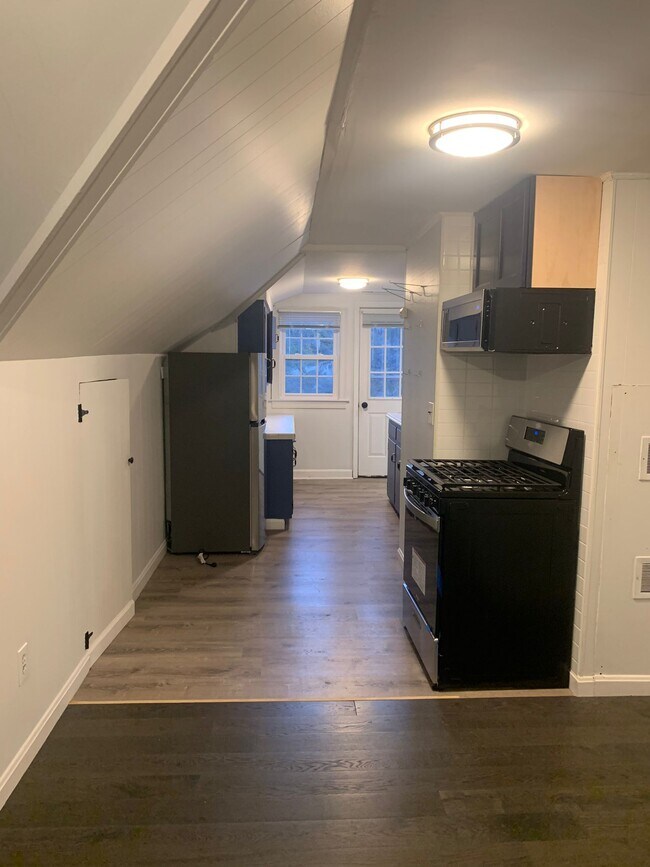 Foto del edificio - 16 Hillcrest Cir