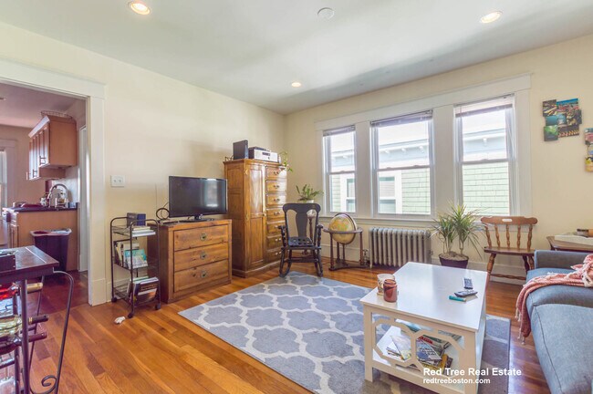 Foto del edificio - 151 Forest Hills St