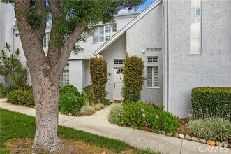 Building Photo - 28255 Paseo El Siena
