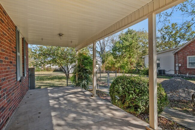 Foto del edificio - 223 Cumberland Dr