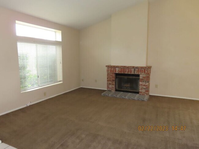 Foto del edificio - 24431 Ridgewood Rd