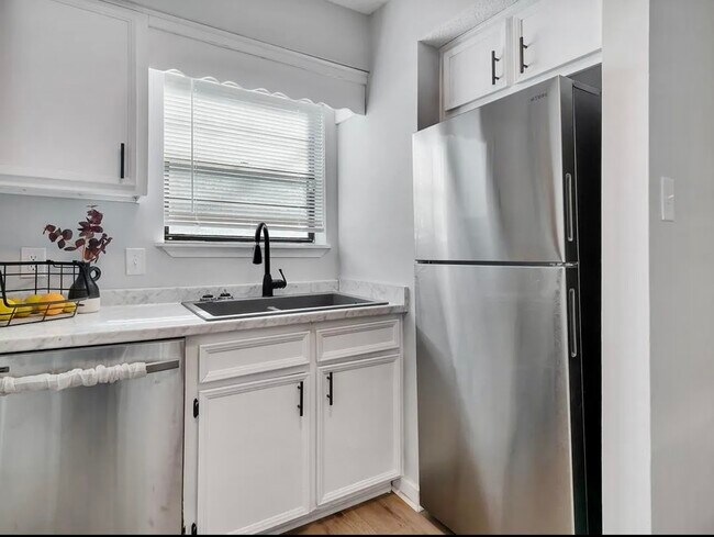 Building Photo - 3296 Nekoma Ln