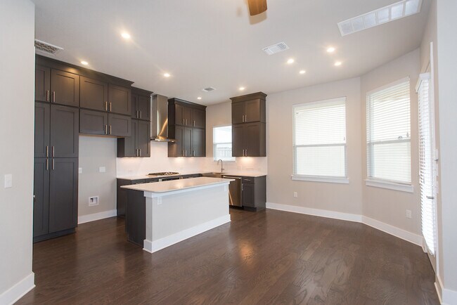 Foto del edificio - Crestview Station Community! North Lamar /...