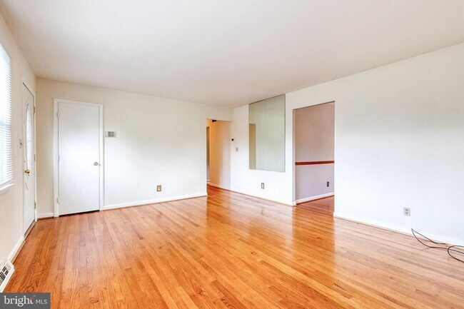 Foto del edificio - Beautiful 3bd 3bth single family ranch sty...