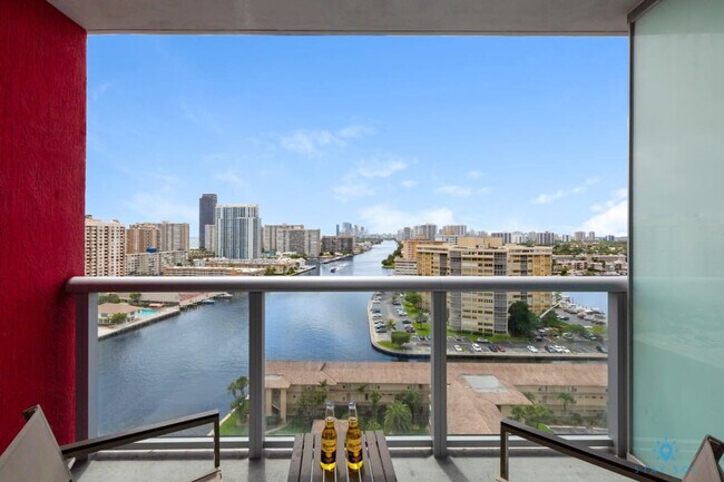 Foto del edificio - 2602 E Hallandale Beach Blvd