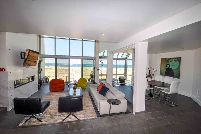 Foto del edificio - 5209 Ocean Front Walk