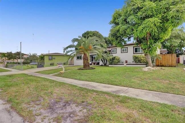 Foto del edificio - 19015 NW 8th Ave