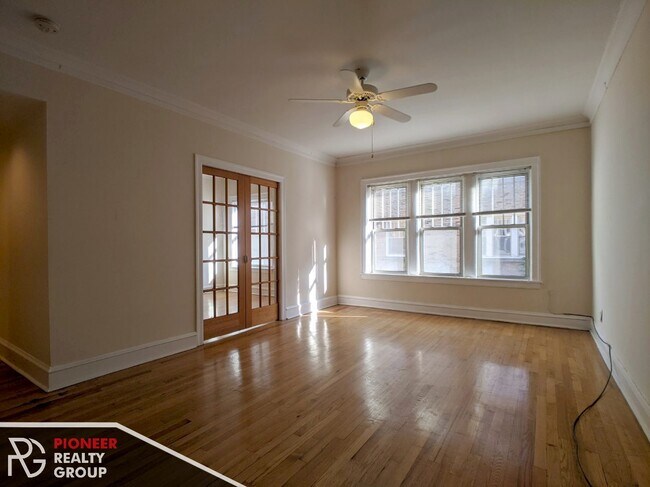 Building Photo - 4817 N Wolcott Ave
