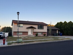 Building Photo - 4481 S Woodgrove Dr