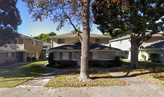 Building Photo - 3017 Knollwood Ave