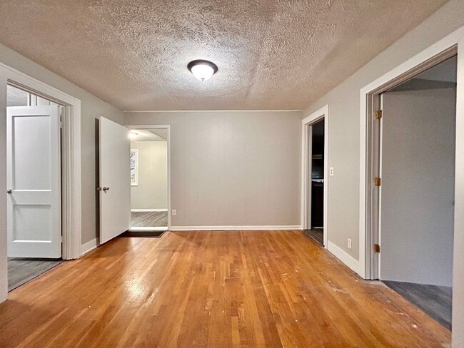 Building Photo - Three Bedroom Single Family Home - Southeast Grand Rapids