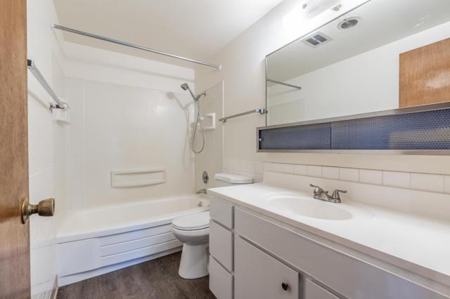 Building Photo - 2 bedroom in Seattle WA 98102