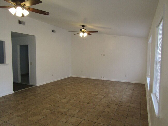 Foto del edificio - 1087 Desert Shield St