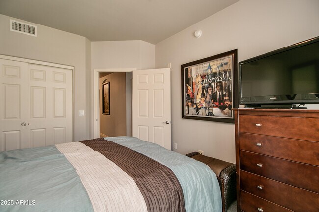 Building Photo - 5350 E Deer Valley Dr