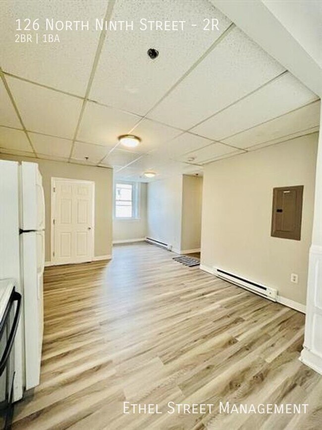 Foto del edificio - Newly Renovated 2-Bedroom Apartment