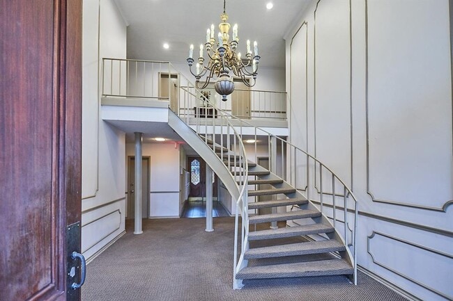Building Photo - 2824 Briarhurst Dr