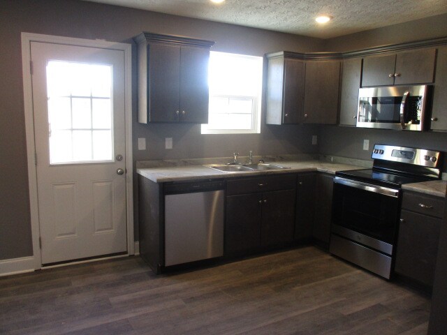 Foto del edificio - 1420 Commerce Dr