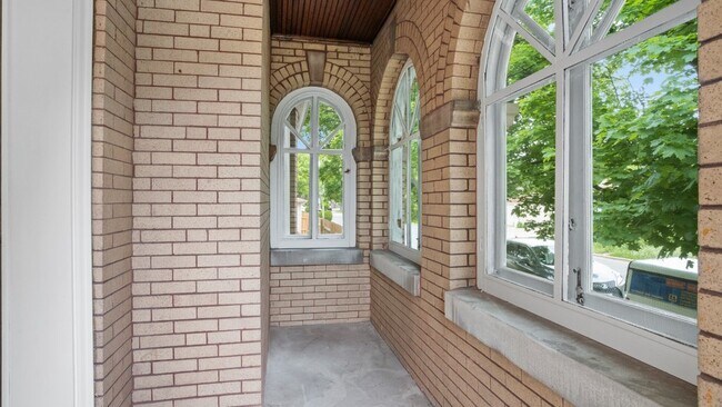 Foto del edificio - 5900 W Roscoe St