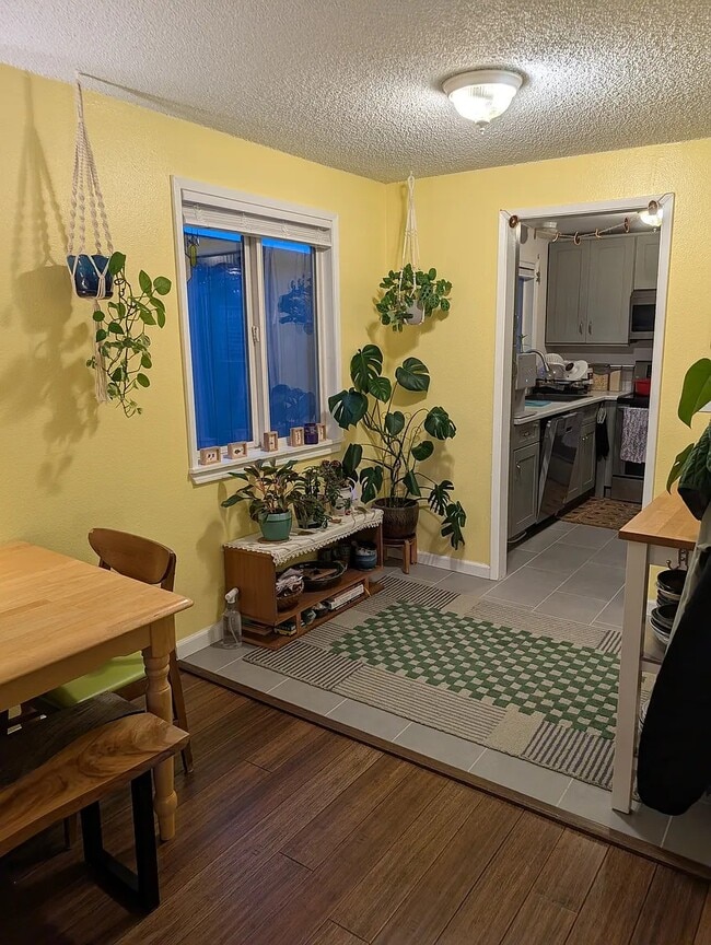 Open dining space - 4159 38th Ave S