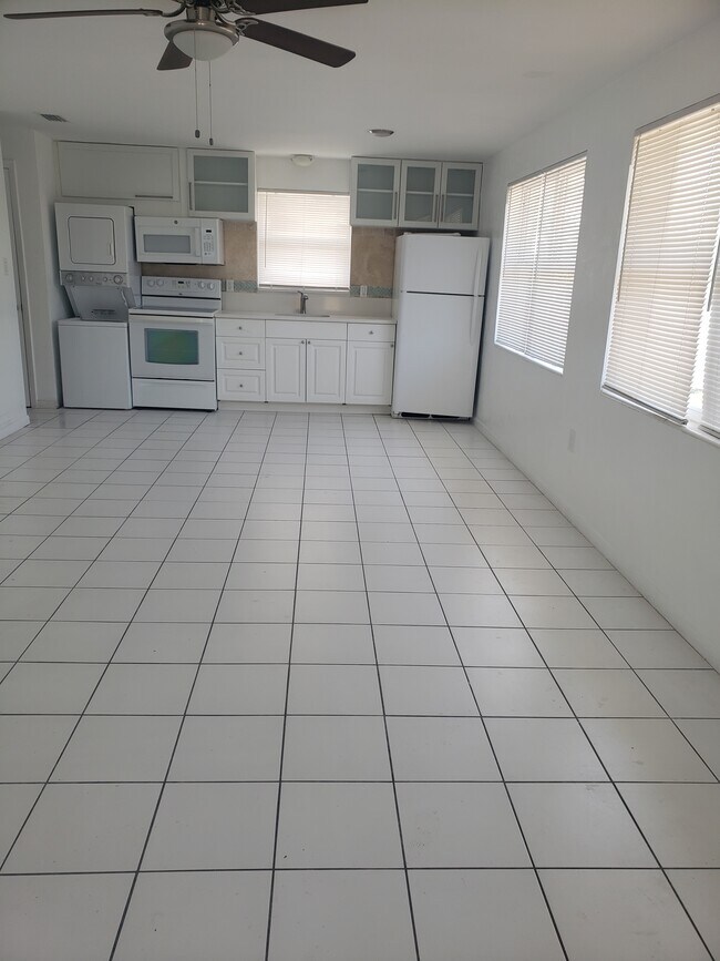 Foto del edificio - 687 95th Ave N