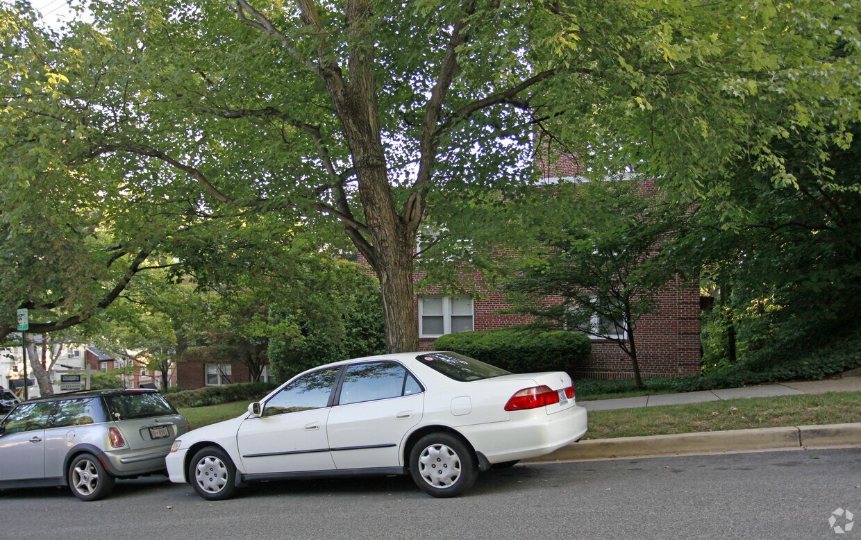 Building Photo - 4027-4029 Benton St NW