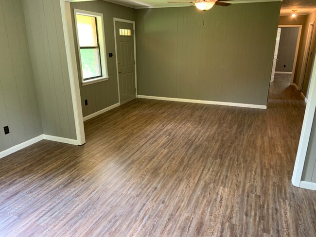 Building Photo - 412 MS-15