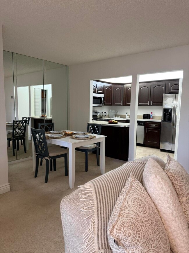 Foto del edificio - 307 Knotty Pine Cir