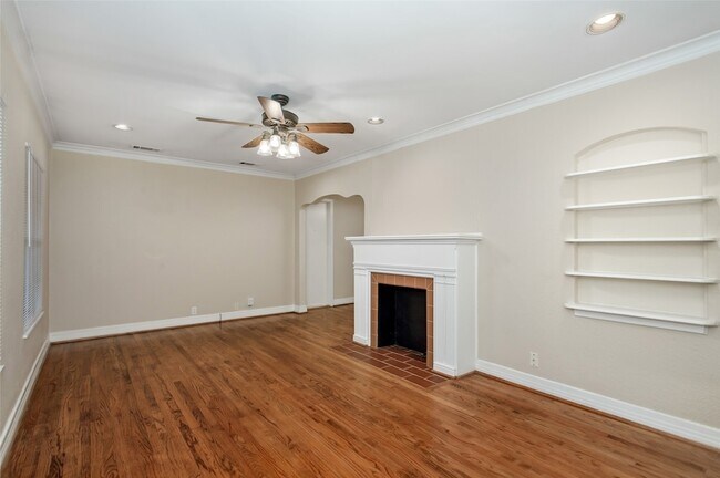 Foto del edificio - 6219 Penrose Ave