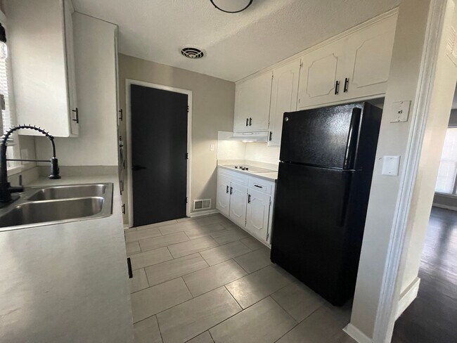 Foto del edificio - Stunning 3 Bedroom House with Deposit Alte...