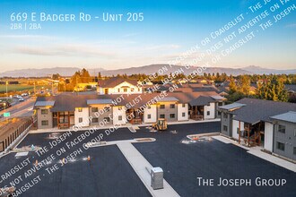 Building Photo - 669 E Badger Rd