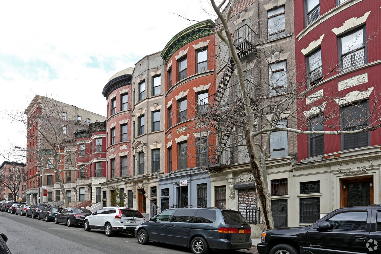 Building Photo - 461 W 140th St