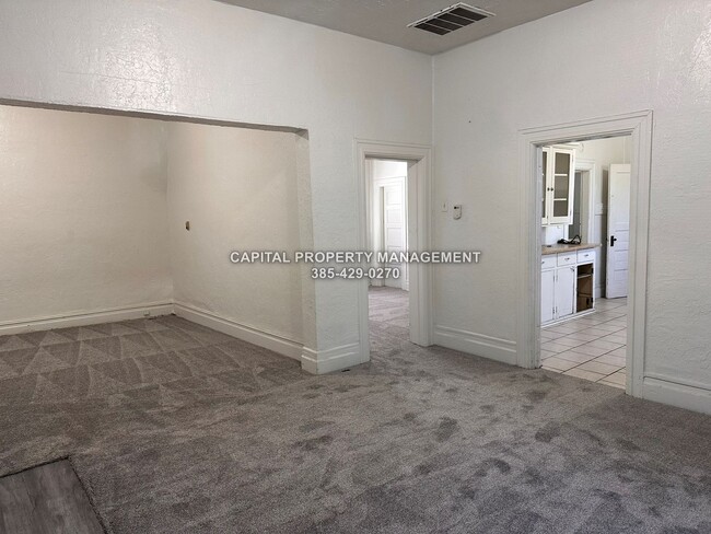 Building Photo - 2 Bedroom Home with Fully Fenced Yard