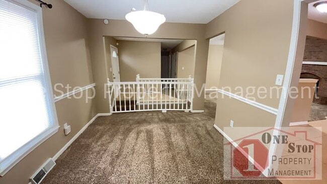 Foto del edificio - Huge 4 Bedroom, 2 Bathroom in Independence!