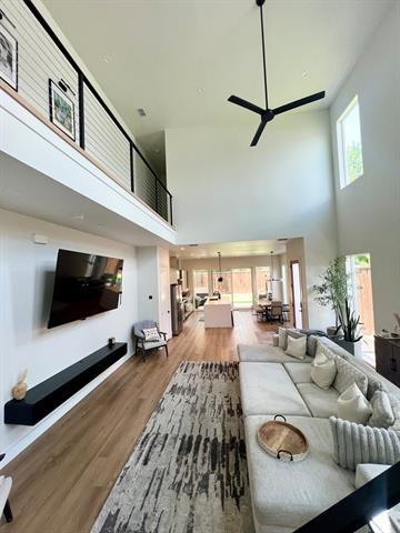 Foto del edificio - 2407 Crossman Ave