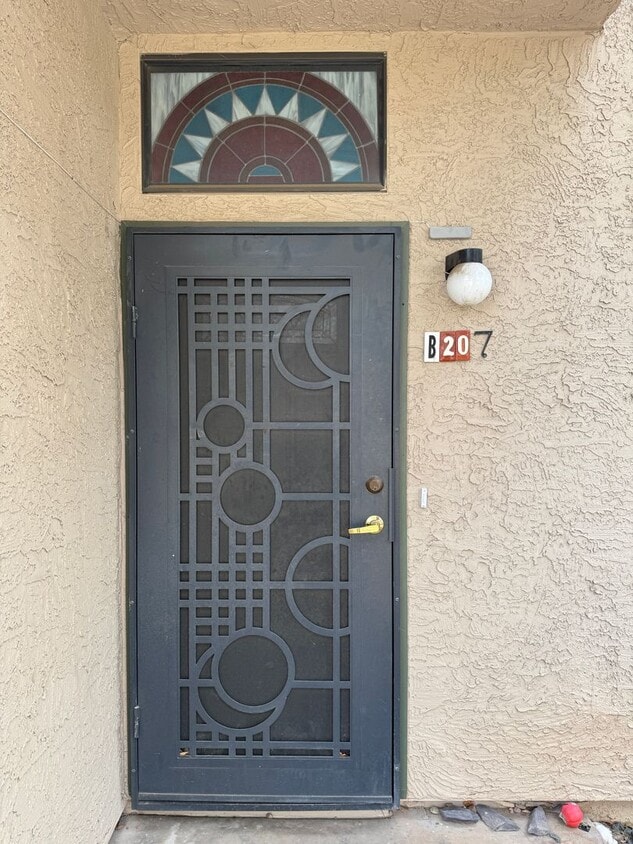 Building Photo - 2 bedroom with Balcony