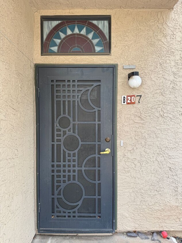 Foto del edificio - 2 bedroom with Balcony