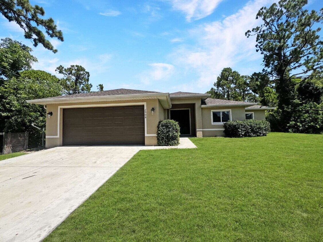 Foto principal - 2908 15th St W