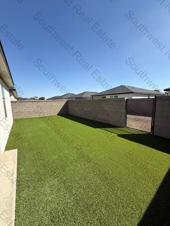 Foto del edificio - Brand New Duplex!