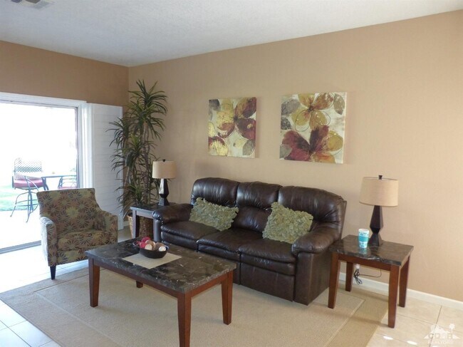 Foto del edificio - 221 Vista Royale Cir E