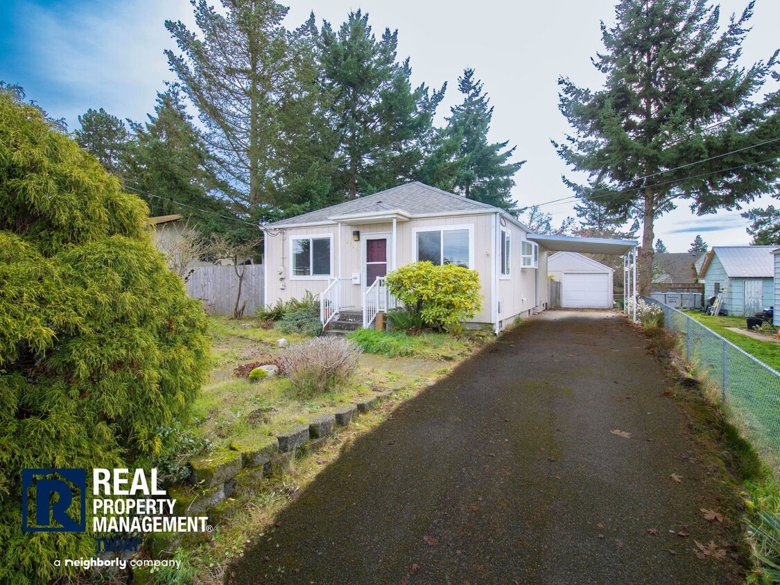 Primary Photo - Charming 2 Bedroom Home with Large Yard & Garage!