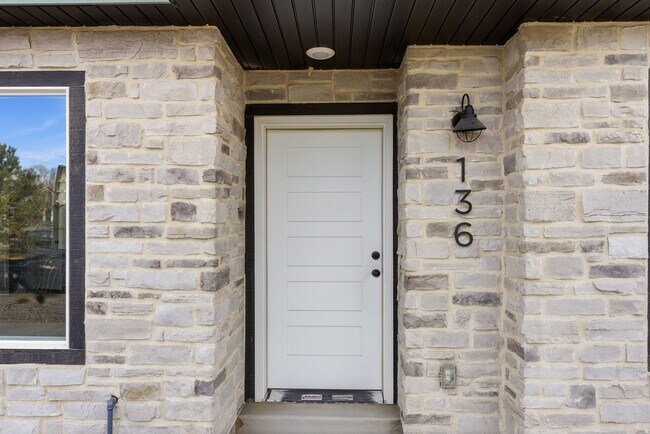Building Photo - 138 E Chambord Ct
