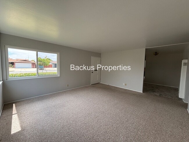 Foto del edificio - Three bedroom North Salinas Home on Linwoo...