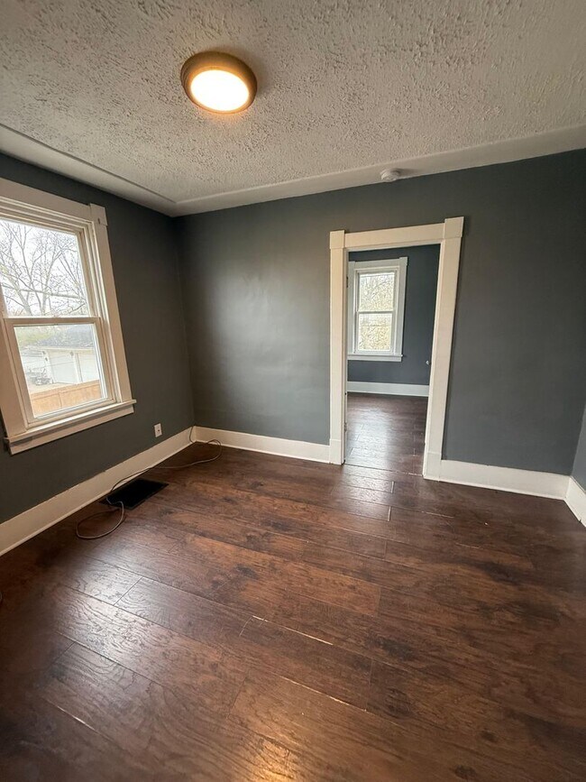 Foto del edificio - 283 Abbe Rd N