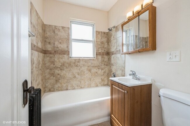 Foto del edificio - 1336 S Austin Blvd