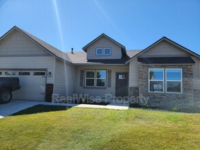 Building Photo - 2482 NW Glen Oak Ave