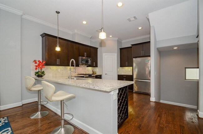 Foto del edificio - 2211 Hutchins St