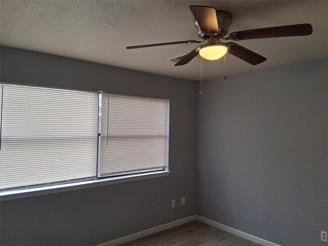 Foto del edificio - 2807 W Slaughter Ln