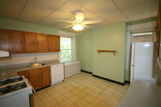 Kitchen - 226 S Aiken Ave
