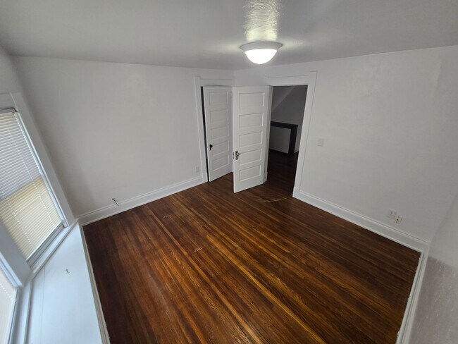 Building Photo - 3 Bedroom House