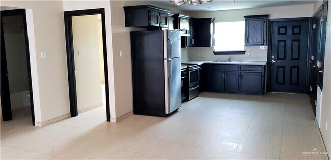 Building Photo - 1403 W Kiwi